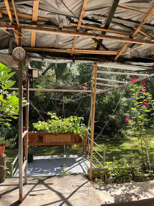 Building Photo - 1 Bedroom/2 .5 Bath Condo located in River...