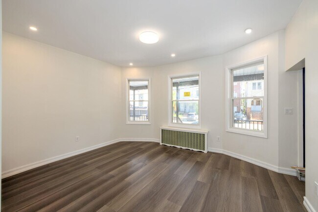 Primary Photo - 100 W 46th St