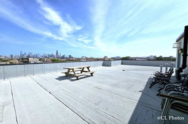 Building Photo - 500 N Damen Ave