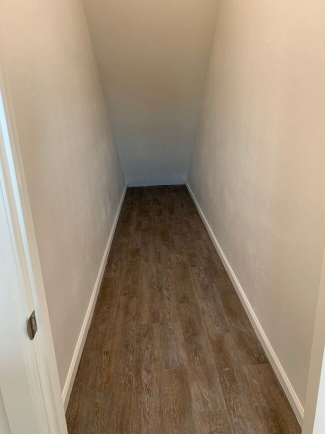 Building Photo - 3 bedroom, 2.5 bathroom, 2 car garage Gated Neighborhood