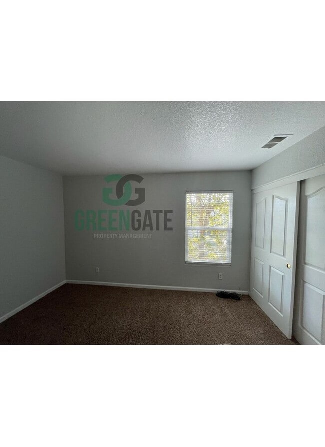 Building Photo - Two story 4 bedroom, 2.5 bath home in Stoc...