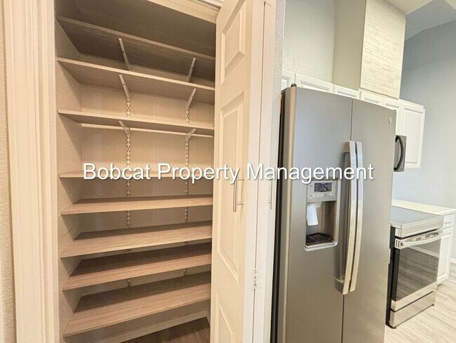 Building Photo - 2319 Blue Haven Ln