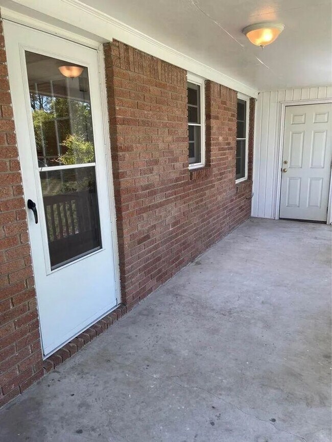 Building Photo - 304 S Marble St