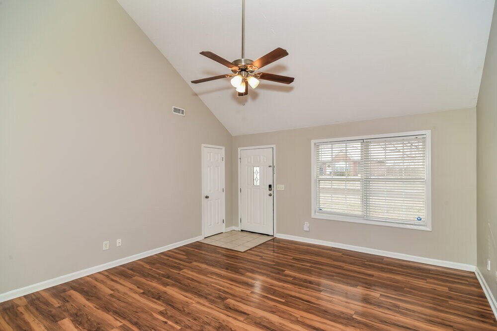 Building Photo - 9010 Lomond Dr