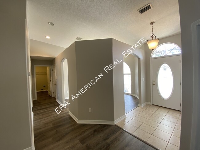 Building Photo - 2110 Bahama Dr