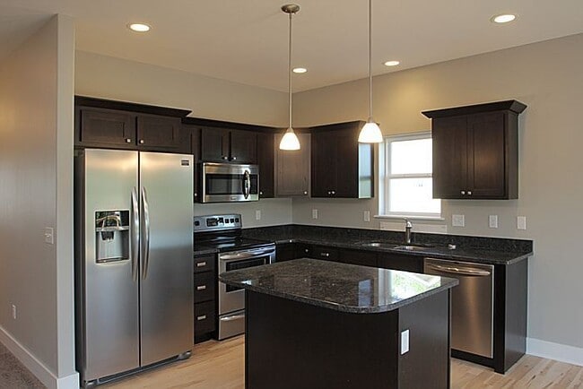 Building Photo - Easy access to Iowa City and beyond