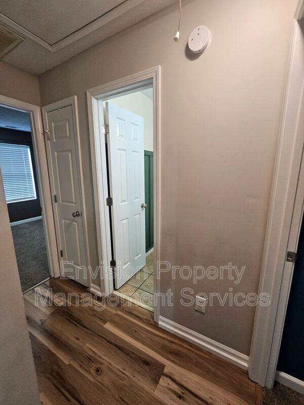 Building Photo - 479 Lakeshore Dr