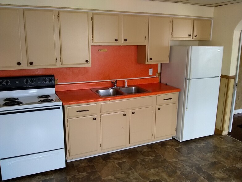 Building Photo - 232 S 4th St