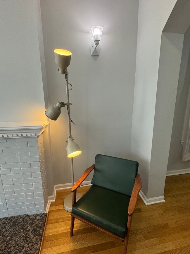 Building Photo - 1006 S Oakley Blvd