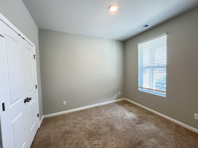 Building Photo - Beautiful Townhome in Columbia minutes to ...