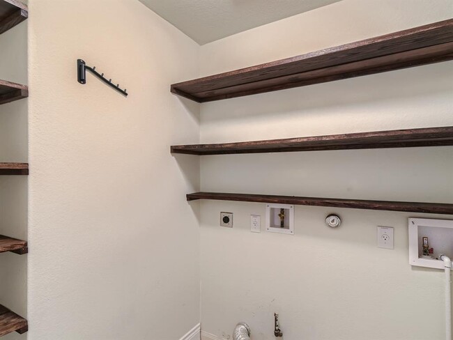 Building Photo - 1533 Treeta Trail