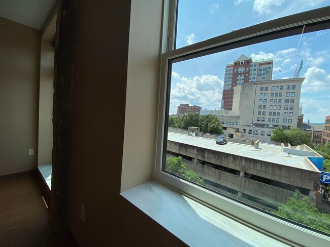 Building Photo - 83 Hanover St