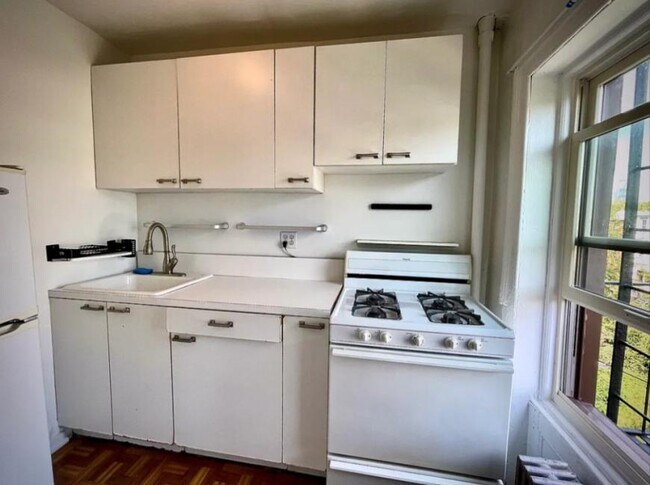 Building Photo - 1 bedroom in Brooklyn NY 11231