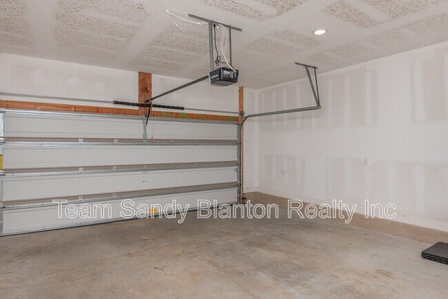 Building Photo - 7584 Burnside Lp