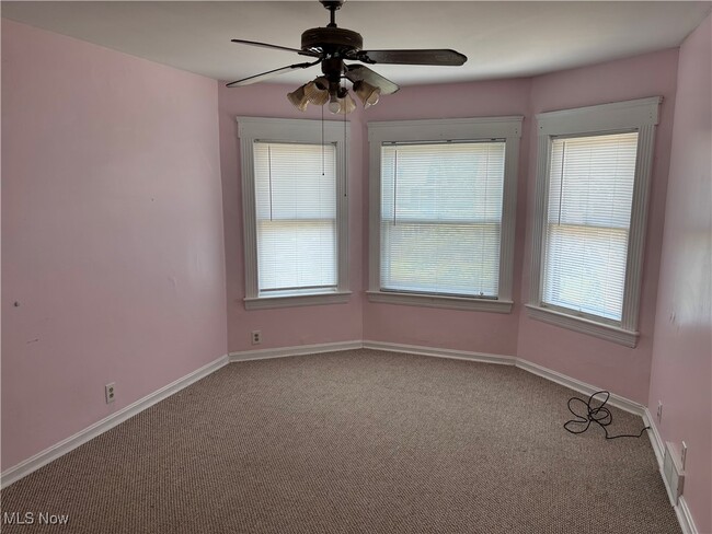 Building Photo - 1481 Robinwood Ave