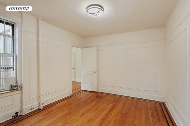 Primary Photo - 49 Willow St