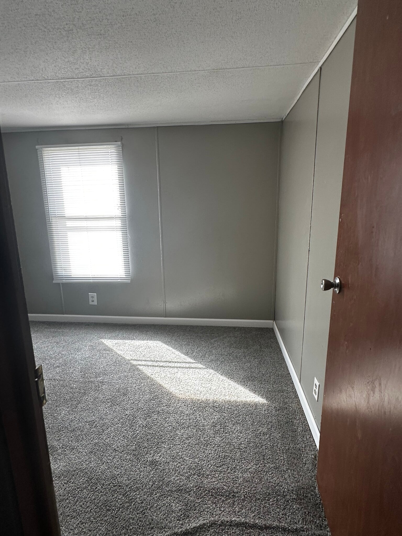 Building Photo - 32 Somerset Dr