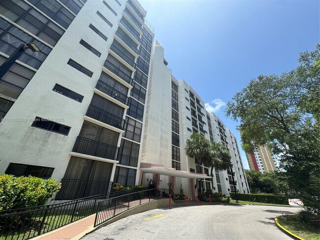 Building Photo - 16909 N Bay Rd