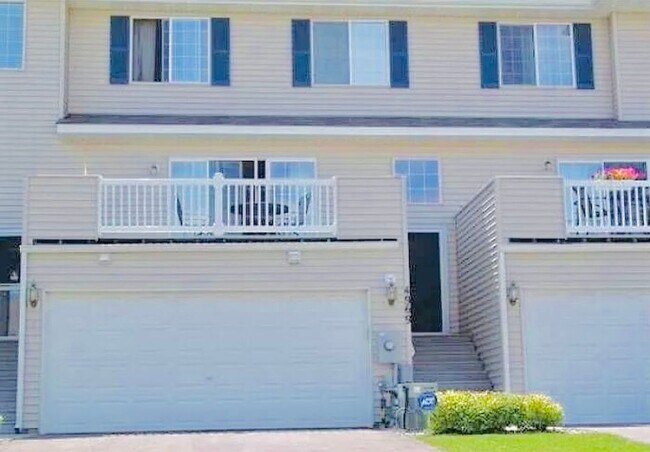 Building Photo - Rare and Beautifully Updated Townhome in a...