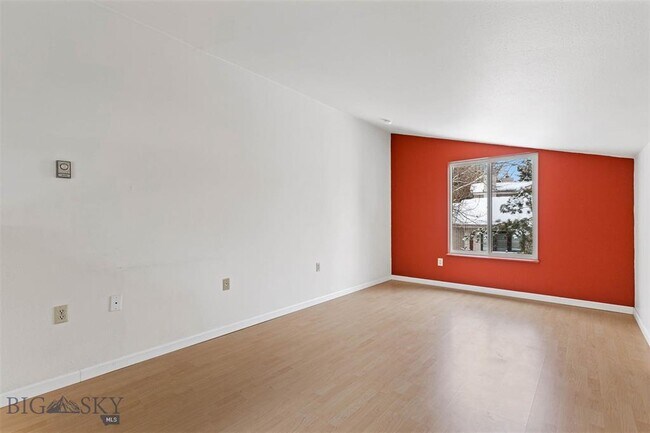 Building Photo - 10 Gallatin Dr