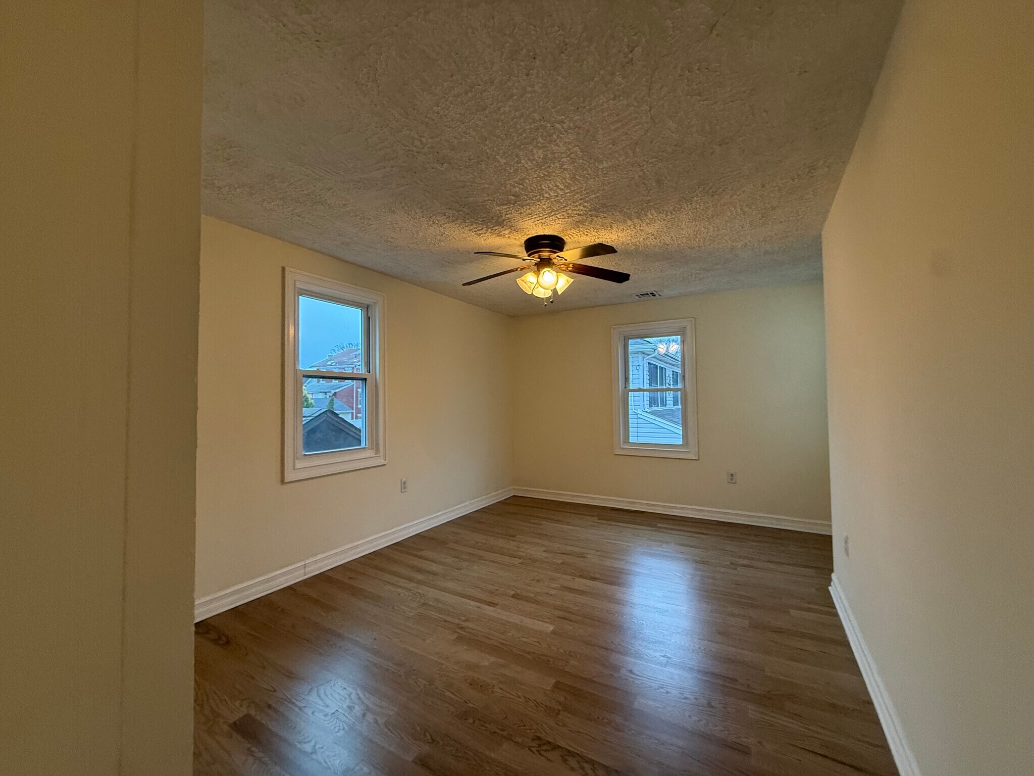 Building Photo - 6 Warren St