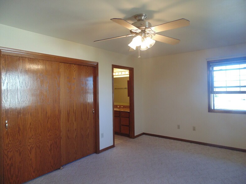 Master Bedroom - 977 Zachary Ct