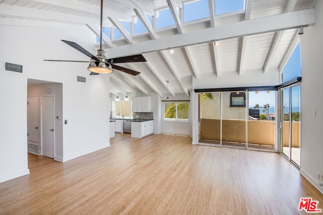 Building Photo - 224 Sunridge St