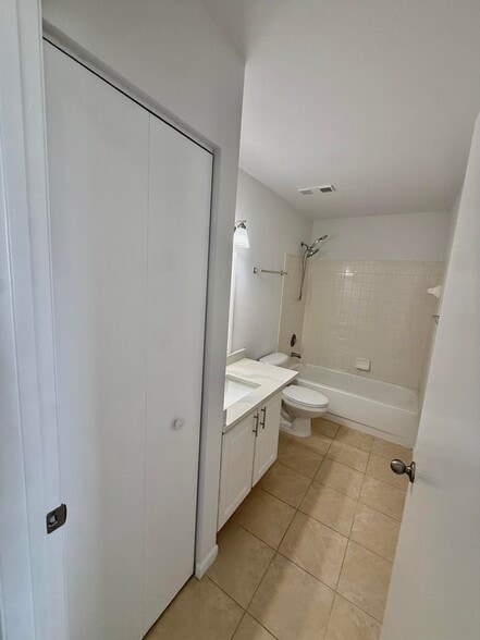 Building Photo - 6307 La Costa Dr