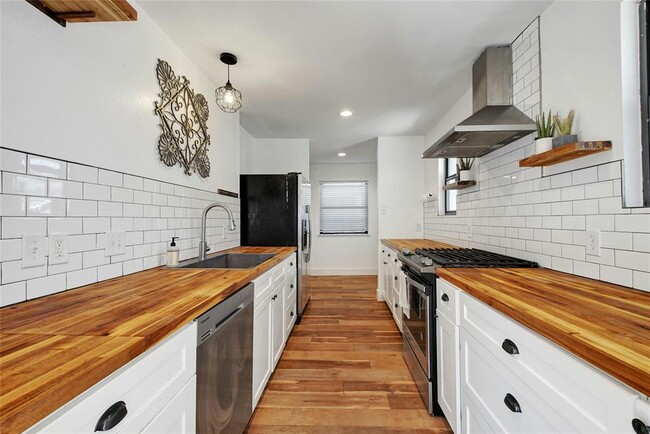 Building Photo - 6803 Santos St