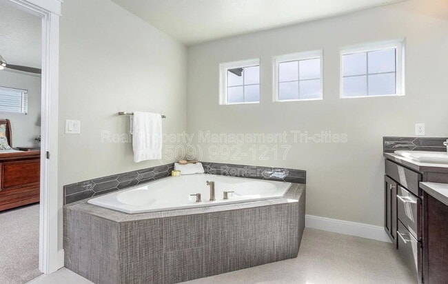 Building Photo - 4646 Corvina St