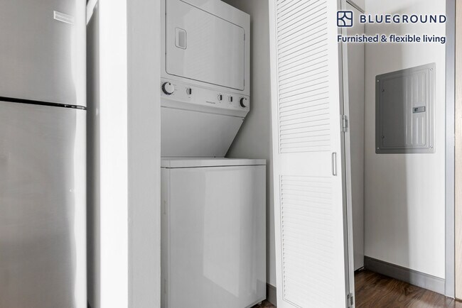 Building Photo - 601 W Jackson Blvd