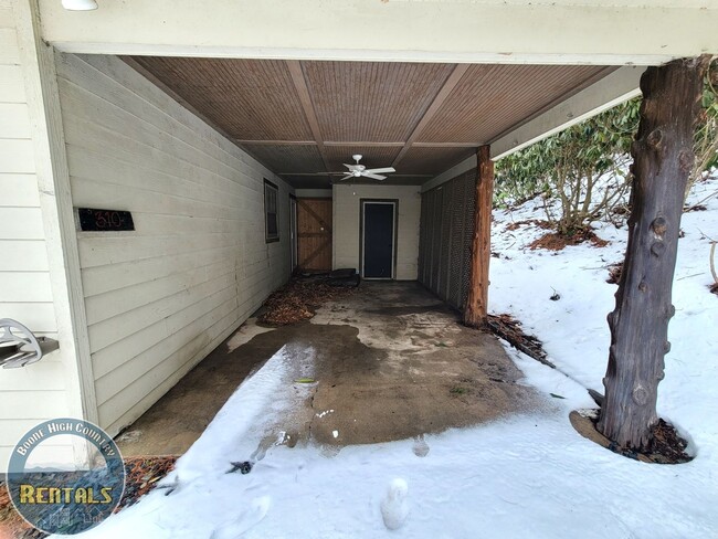 Building Photo - 2 Bedroom Home in Boone