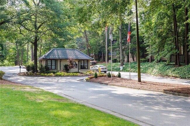 Building Photo - 82 Montre Square NW