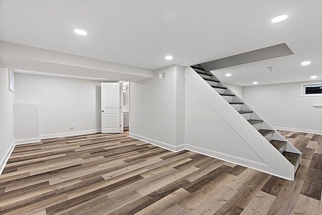 Building Photo - 409 Maiden Ln