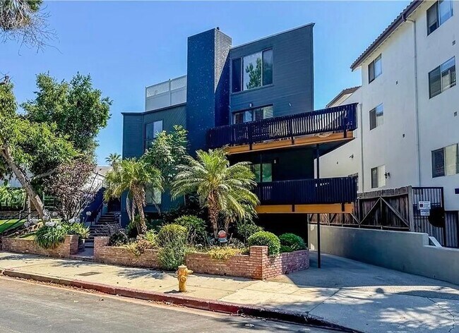Building Photo - 12938 Valleyheart Dr