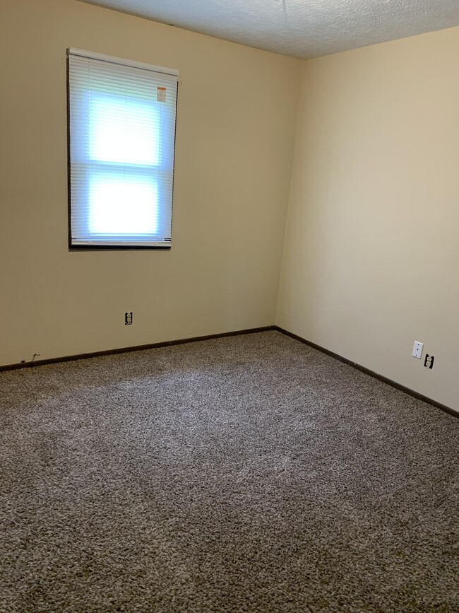 Building Photo - 1249 Green Valley Dr