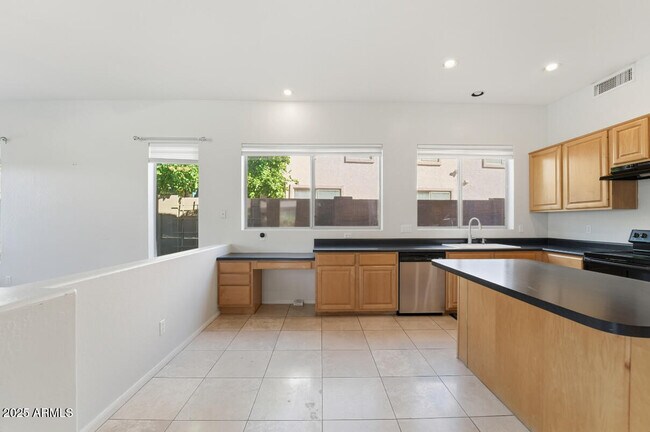 Building Photo - 7180 W Trails Dr