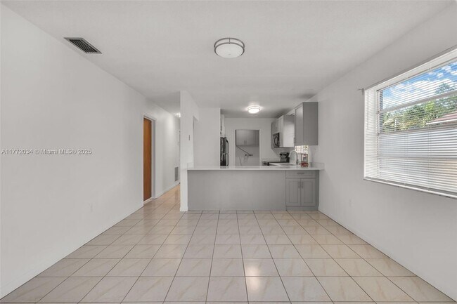 Building Photo - 6732 SW 15th St