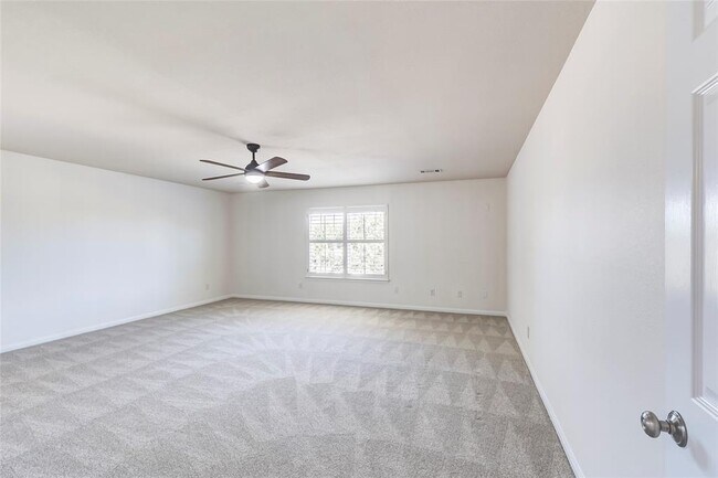 Building Photo - 15617 Pumpkin Ridge Dr