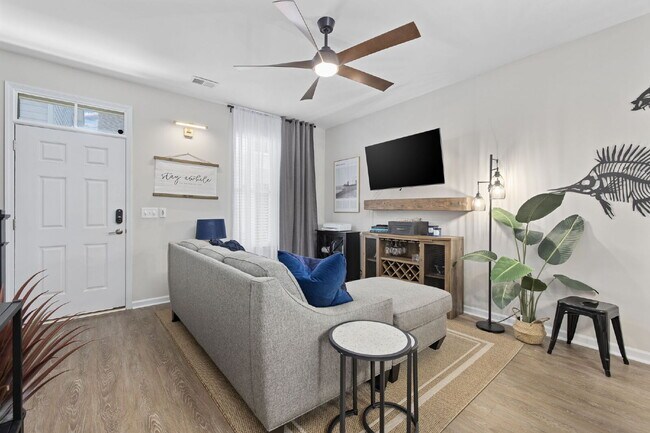 Building Photo - Fully Furnished Home in The Parks