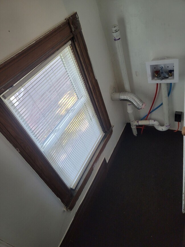 Building Photo - 293 Adams St