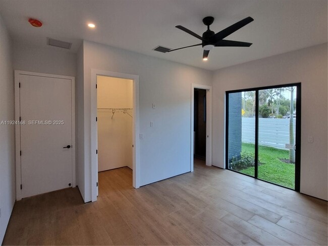 Building Photo - 810 NE 14th Pl