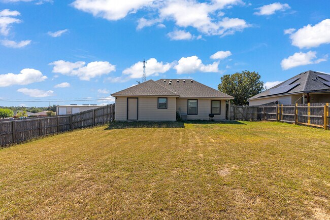 Building Photo - 2504 Saulsbury Dr