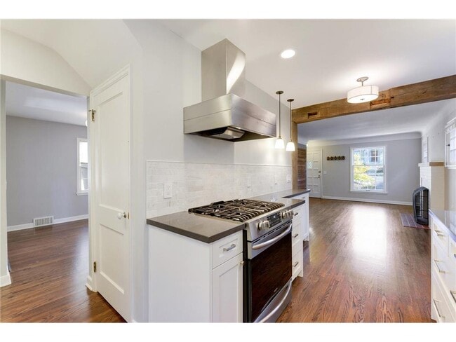 Building Photo - 4020 Ewing Ave S