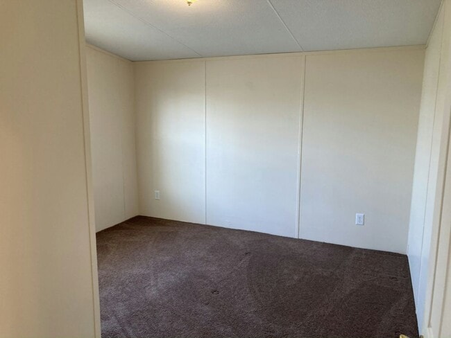Building Photo - 889 Fernwood Dr