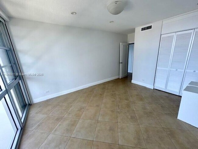 Building Photo - 2451 Brickell Ave