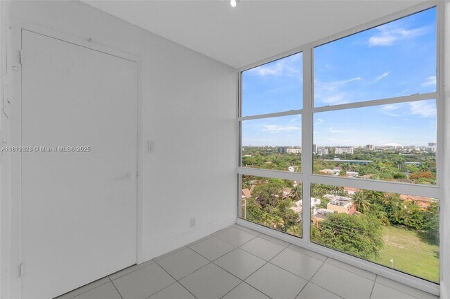 Building Photo - 1901 Brickell Ave