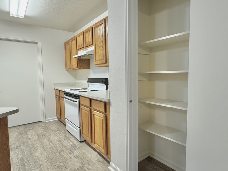 Building Photo - Spring Tree Apartments