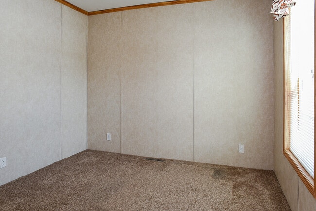 Building Photo - 900 Boothby Rd