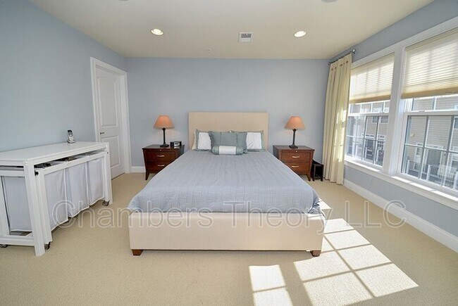 Building Photo - 8037 Reserve Way